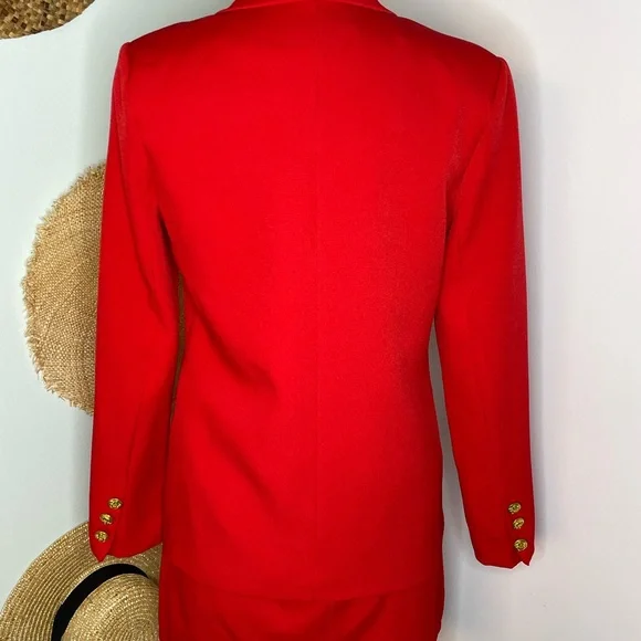 Red suit - Picture 3 of 6